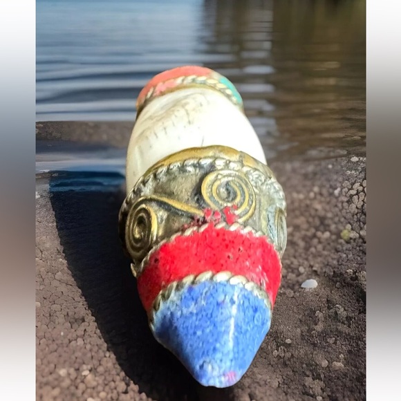 Vintage & unique ethnic tibetan yak bone amulet handmade pendant bullet shape 2” - Picture 7 of 8